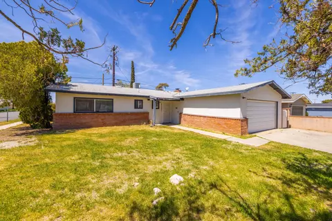 43703 Heaton Ave, Lancaster, CA 93534 photo 2