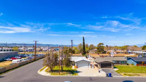 43703 Heaton Ave, Lancaster, CA 93534 photo 4