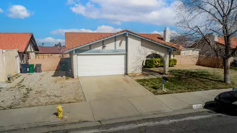 44618 12th St E, Lancaster, CA 93535