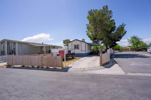 3300 15th St W #SPC 79, Rosamond, CA 93560