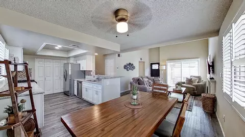 19620 Roscoe Blvd UNIT A, Northridge, CA 91324