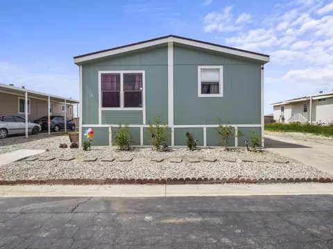 1550 20th St #SPC 14, Rosamond, CA 93560