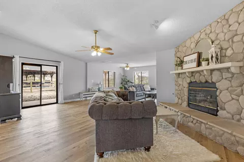 23940 Basin Harbor Ct, Tehachapi, CA 93561 photo 7
