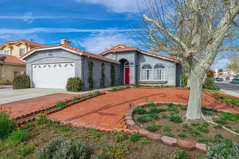 43943 Comstock Ave, Lancaster, CA 93535 photo 2