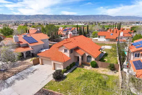 42657 Tempo Dr, Lancaster, CA 93536 photo 2