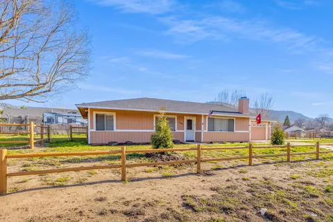 17980 Cedar Canyon Dr, Tehachapi, CA 93561 photo 2
