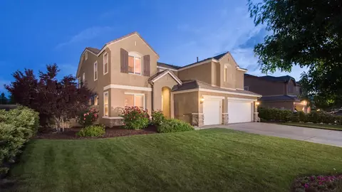 4374 Paddock Way, Lancaster, CA 93536 photo 2
