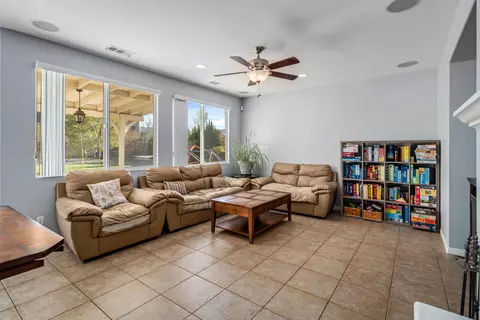 4374 Paddock Way, Lancaster, CA 93536 photo 15