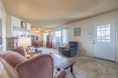 402 Lightcap St, Lancaster, CA 93535 photo 5