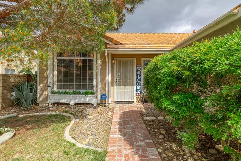 42536 Plains Dr, Lancaster, CA 93536 photo 3