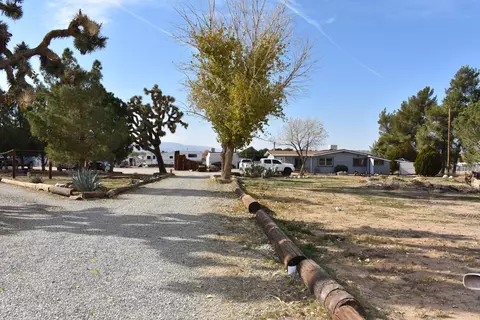 41863 22nd St W, Palmdale, CA 93551