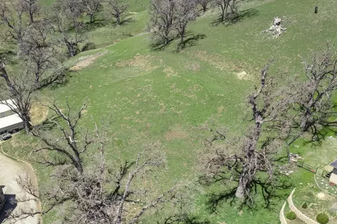 29889 Stevens Ct, Tehachapi, CA 93561 photo 2