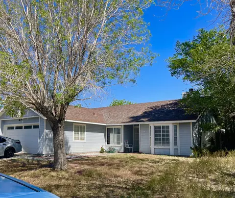 815 Trixis Ave, Lancaster, CA 93534 photo 2