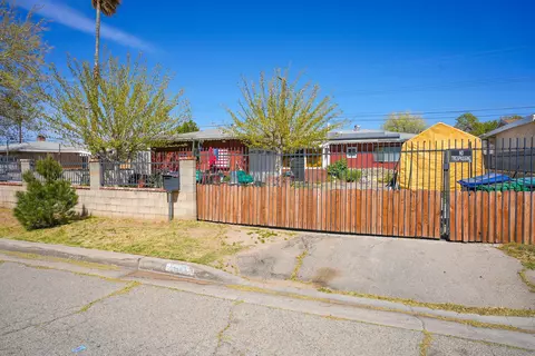 44726 2nd St E, Lancaster, CA 93535 photo 2