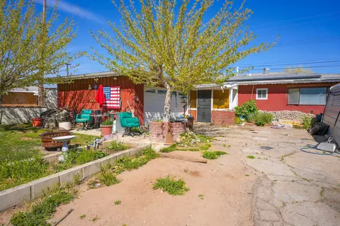 44726 2nd St E, Lancaster, CA 93535