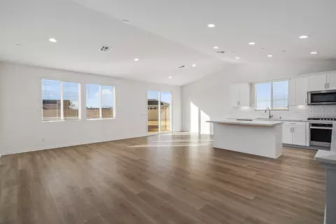 7035 Kristina Ct, Lancaster, CA 93536 photo 5