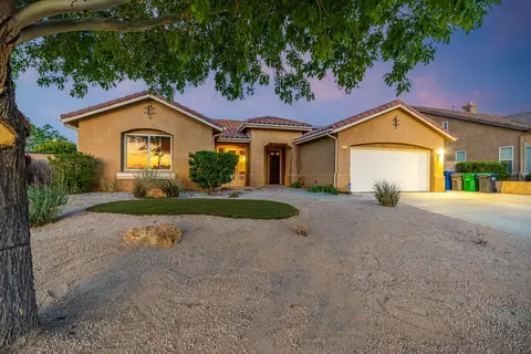 42524 Biscay St, Lancaster, CA 93536 photo 2