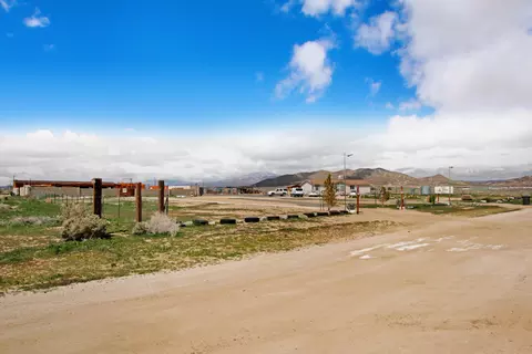 2293 67th St W, Rosamond, CA 93560