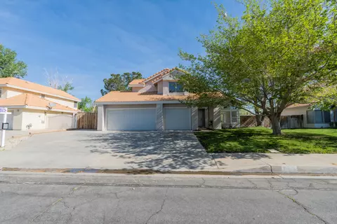 2033 Morningside Ave, Lancaster, CA 93535 photo 2