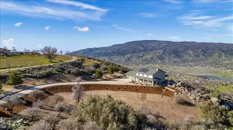 28621 Skyline Dr, Tehachapi, CA 93561 photo 2