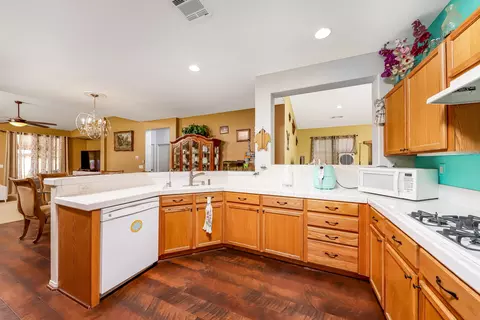 42130 Tropez Dr, Lancaster, CA 93536 photo 8