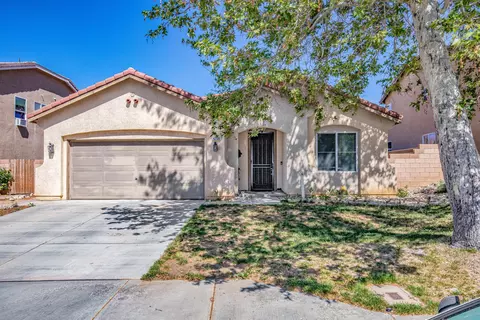 42130 Tropez Dr, Lancaster, CA 93536 photo 2