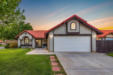 1135 Stephanie Ct, Lancaster, CA 93535