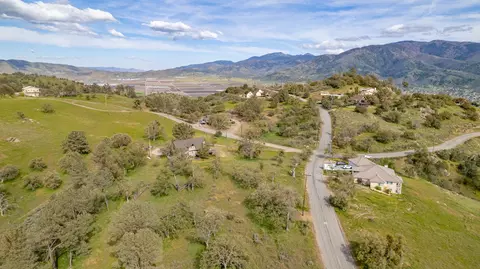 Peregrine Place, Tehachapi, CA 93561