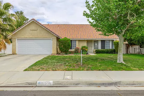 5111 Katrina Pl, Palmdale, CA 93552