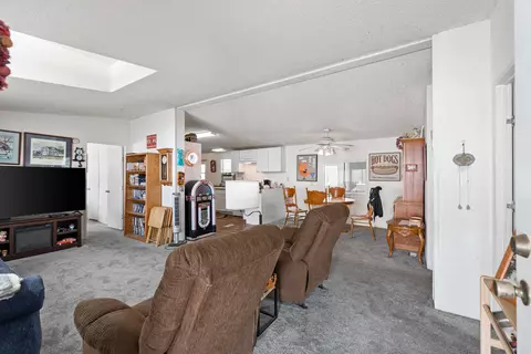 14556 Tehachapi Blvd E #SPC 34, Tehachapi, CA 93561 photo 2