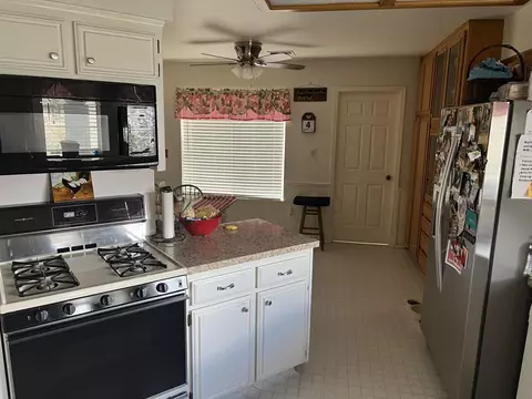 1138 Redwood Ct, Tehachapi, CA 93561 photo 4