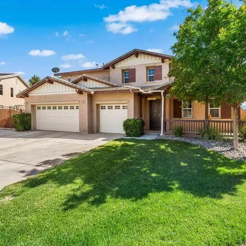 4818 Spur Ave, Lancaster, CA 93536 photo 2