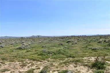 370 Laguna Ave E, Mojave, CA 93501 photo 2