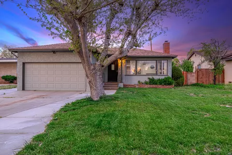 44426 Lowtree Ave, Lancaster, CA 93534