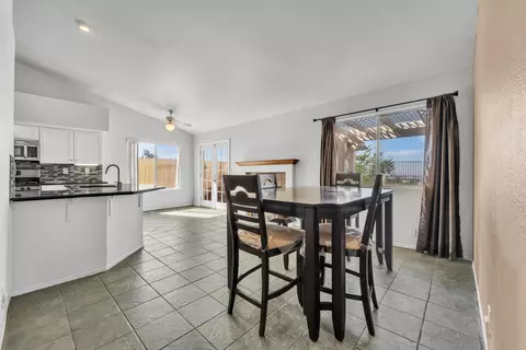 1355 Leopard Ct, Palmdale, CA 93551 photo 10