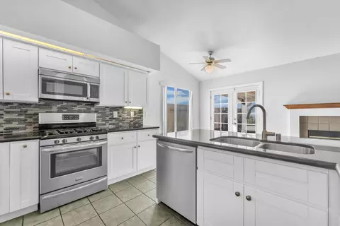 1355 Leopard Ct, Palmdale, CA 93551 photo 18