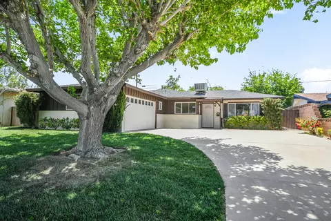 1050 Avenue J9 W, Lancaster, CA 93534