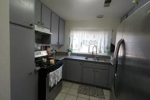 37133 26th St E, Palmdale, CA 93550