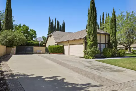 2736 Brentwood Dr, Lancaster, CA 93536