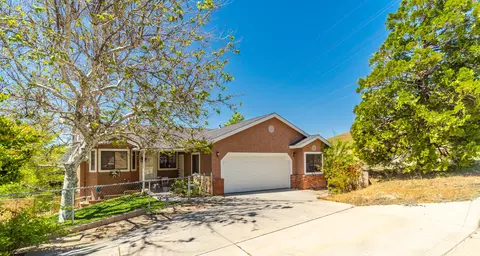 13320 Masonhill Rd, Lake Hughes, CA 93532