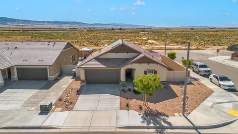 44563 Freer Way, Lancaster, CA 93536 photo 2