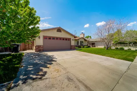 334 Pepper Dr, Tehachapi, CA 93561 photo 2
