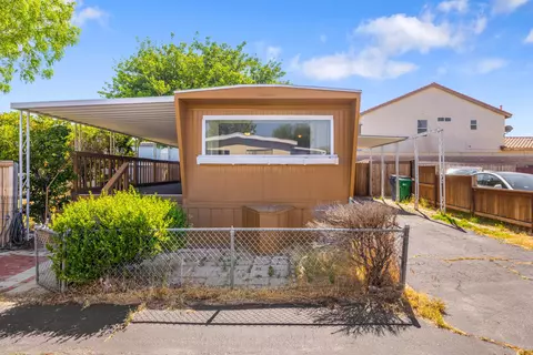 5711 Columbia Way W #82, Lancaster, CA 93536