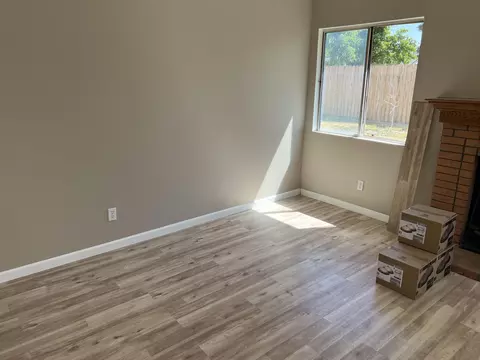 37316 36th St E, Palmdale, CA 93550 photo 2