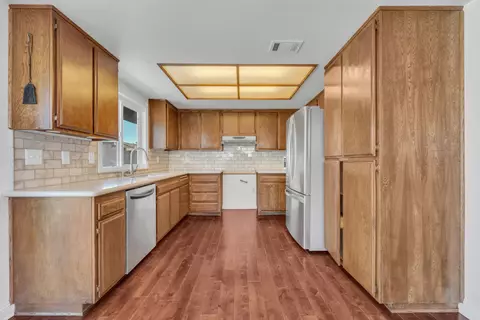 2302 Edam St, Lancaster, CA 93536 photo 13