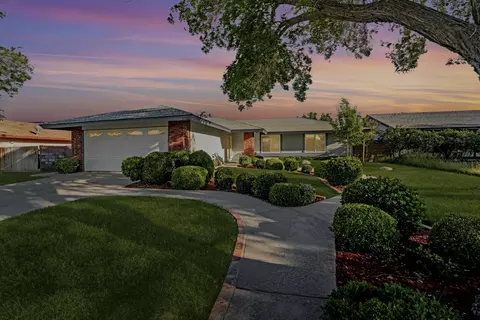 2302 Edam St, Lancaster, CA 93536 photo 2