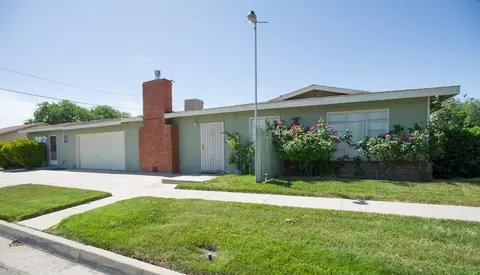 43946 3rd St E, Lancaster, CA 93535 photo 3