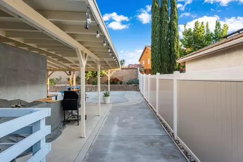 5658 Kingman Dr, Palmdale, CA 93552 photo 8