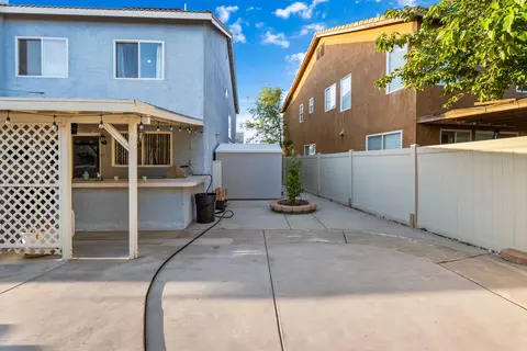 5658 Kingman Dr, Palmdale, CA 93552 photo 2