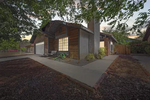 2752 El Nido Ln, Lancaster, CA 93535